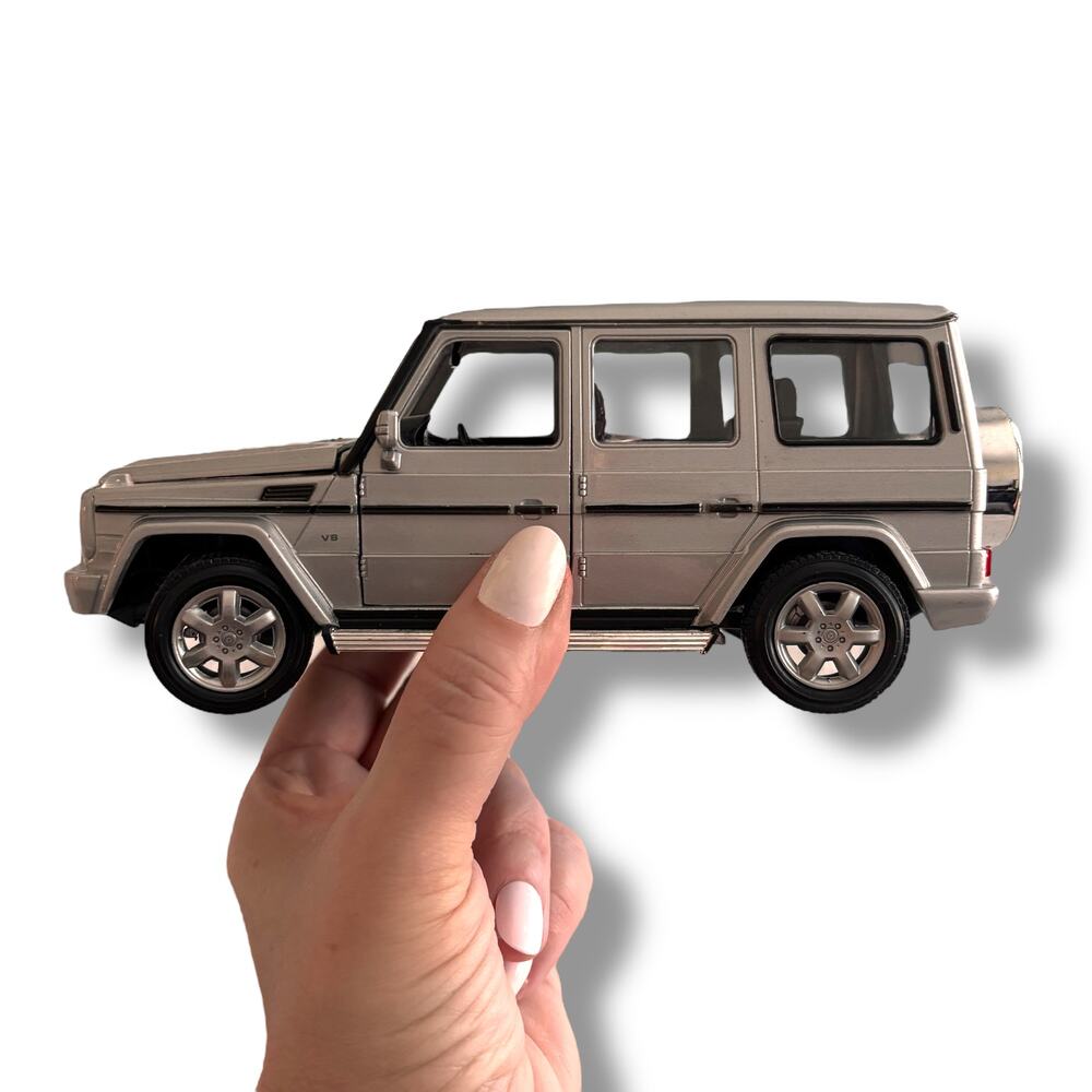 Welly 2016 Mercedes G-Wagen 1/24 Diecast Silver G-Class Wagon SUV *Part Missing*